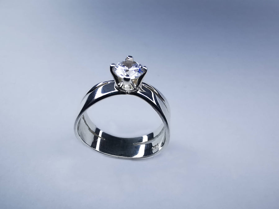 Anillo Queen Piedra Zirconia Plata .925